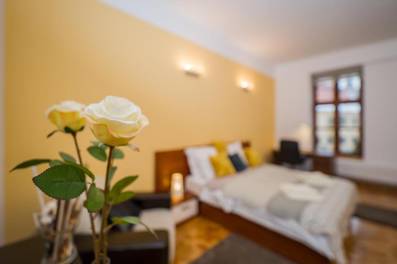 Council Square Estate Apartment *Bull'S Eye* Μπρασόβ Εξωτερικό φωτογραφία