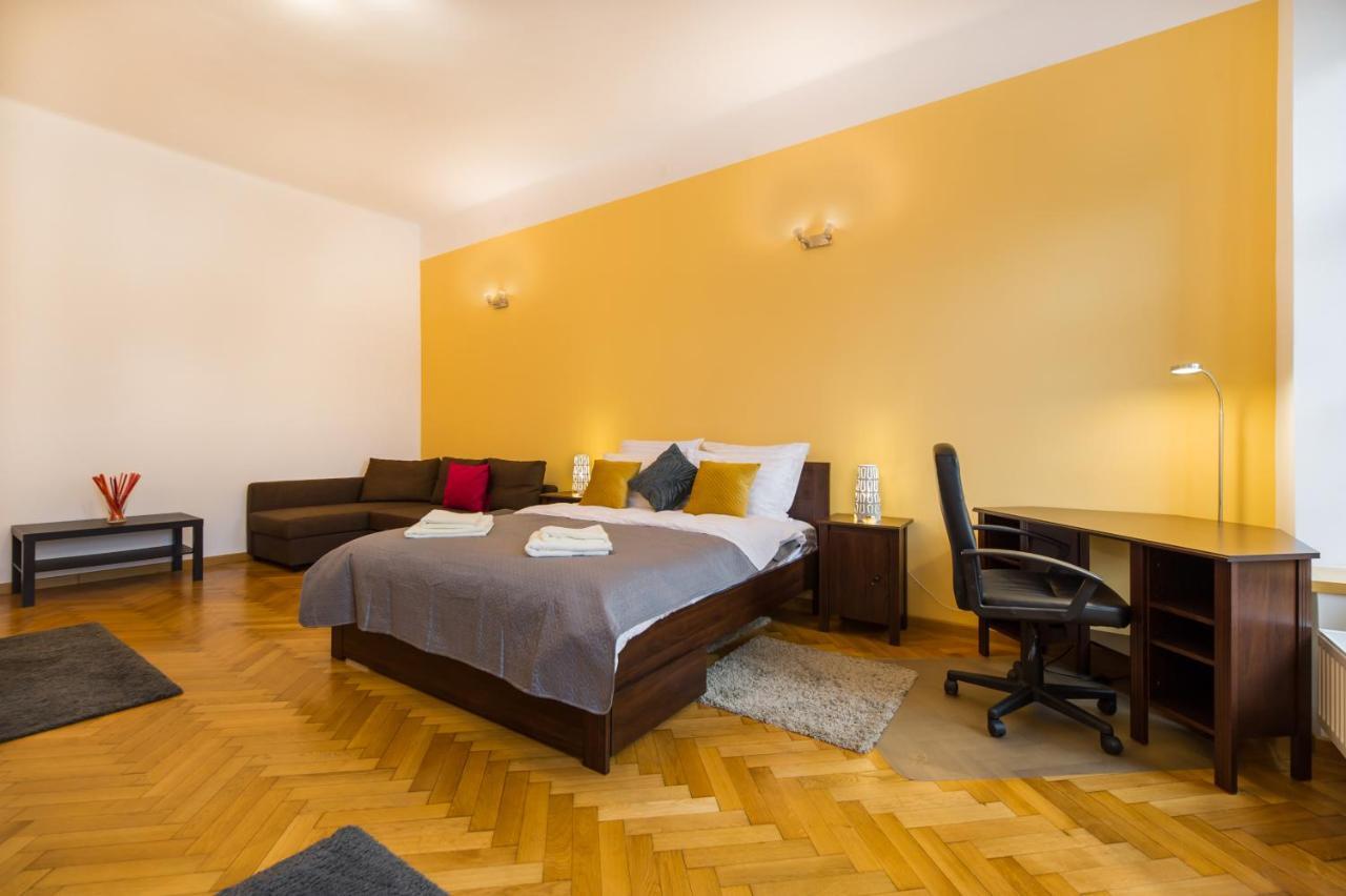 Council Square Estate Apartment *Bull'S Eye* Μπρασόβ Εξωτερικό φωτογραφία