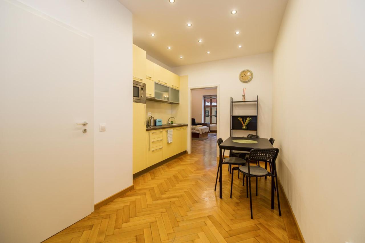 Council Square Estate Apartment *Bull'S Eye* Μπρασόβ Εξωτερικό φωτογραφία