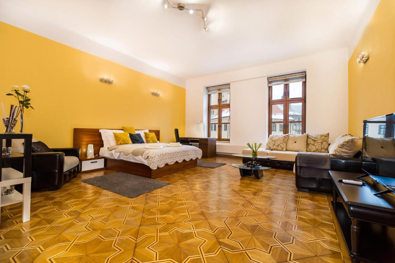 Council Square Estate Apartment *Bull'S Eye* Μπρασόβ Εξωτερικό φωτογραφία